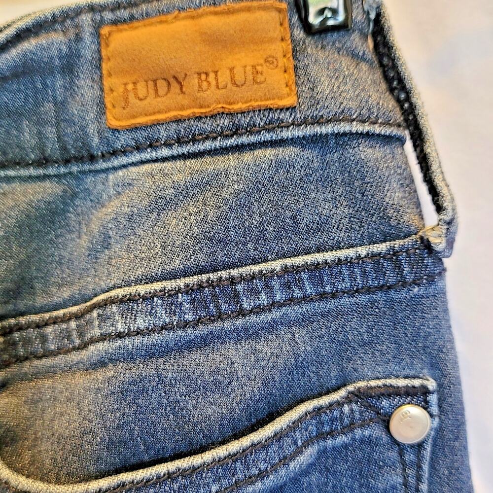 Judy Blue Los Angeles 7/28 womens jeans